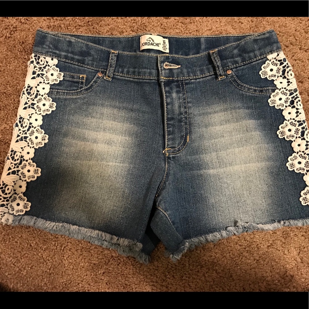 Jean lace short shorts